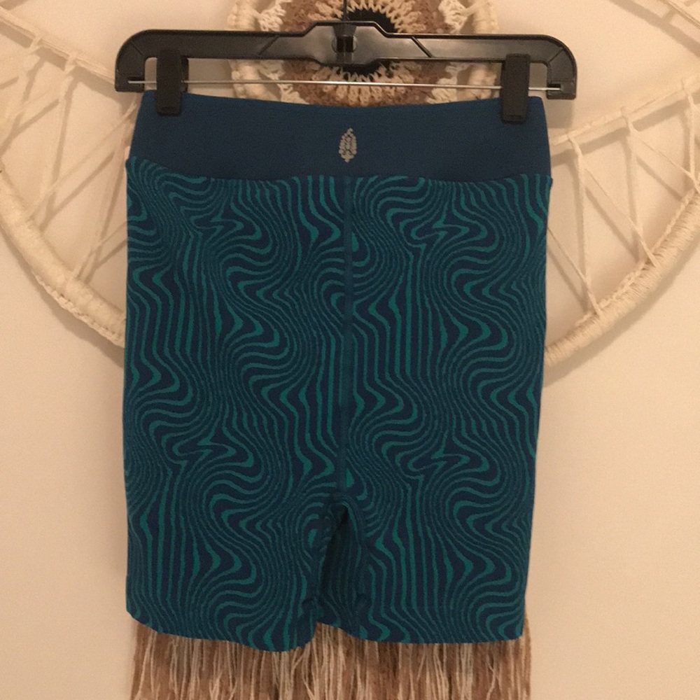 🌙FP MOVEMENT Free Throw Jacquard Biker Shorts🌙 - Picture 6 of 8